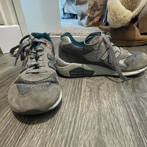 New balance tennis shoes